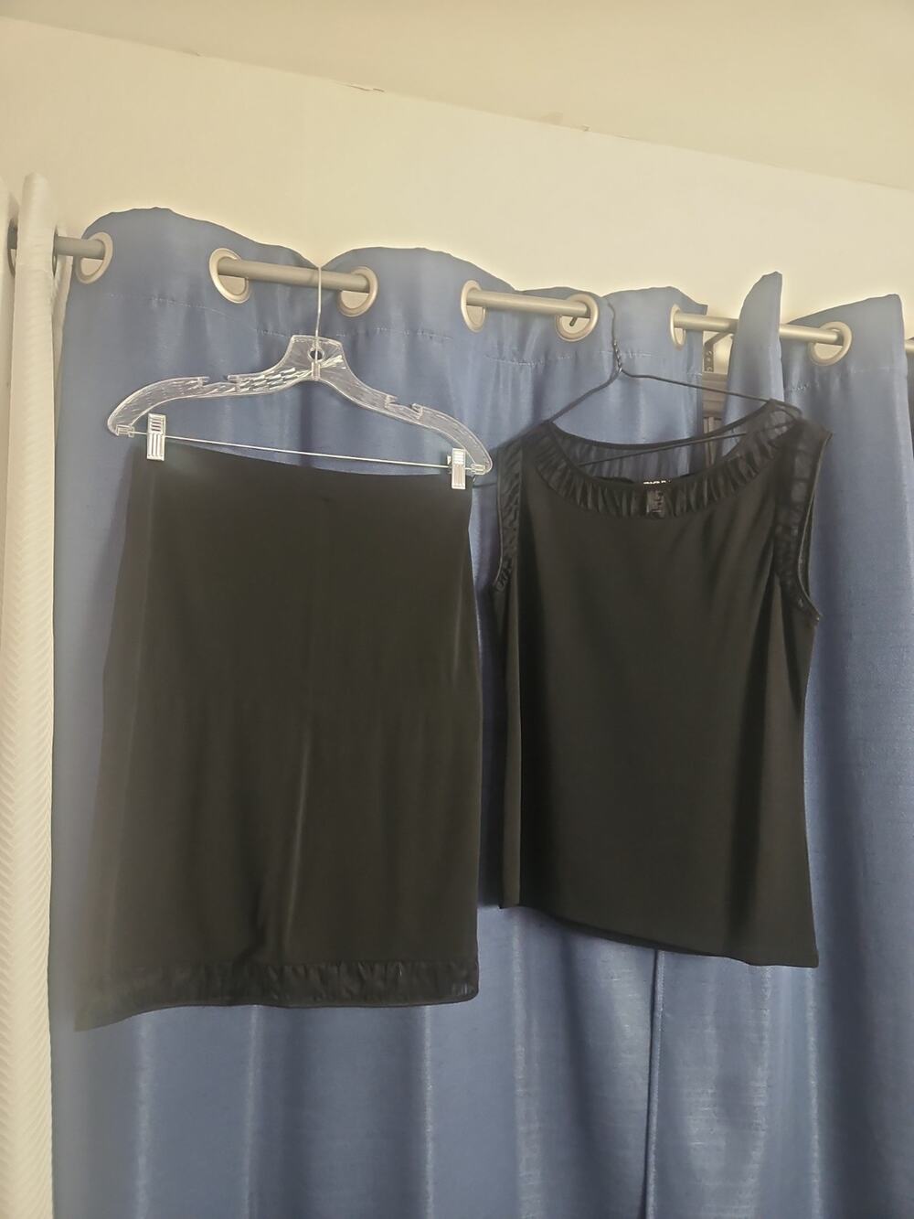 2-pc‎ DKNY Black TOP Size MEDIUM - Skirt Size SMALL